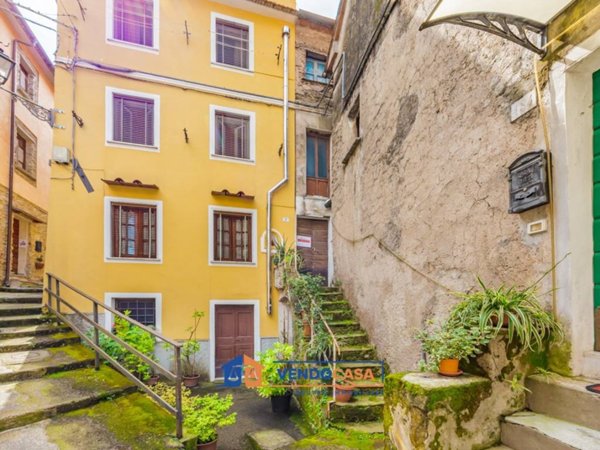 casa indipendente in vendita a Massa in zona Antona