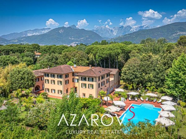 casa indipendente in vendita a Massa in zona Marina di Massa