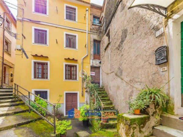 casa indipendente in vendita a Massa in zona Antona