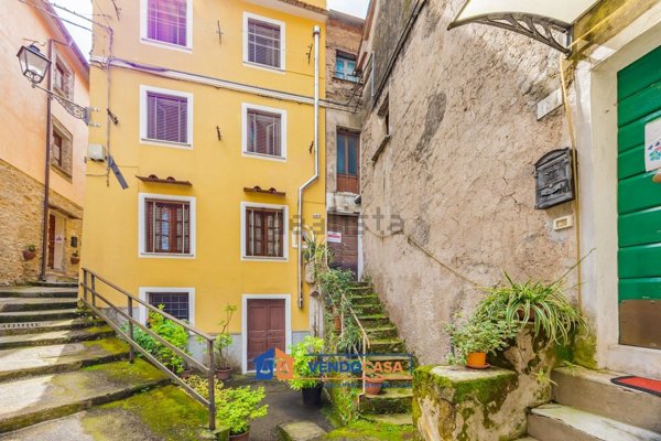 appartamento in vendita a Massa in zona Antona