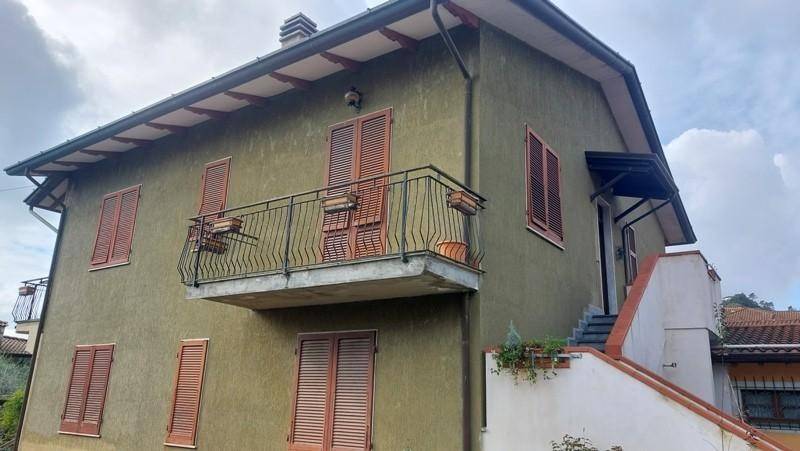 casa indipendente in vendita a Massa in zona Mirteto