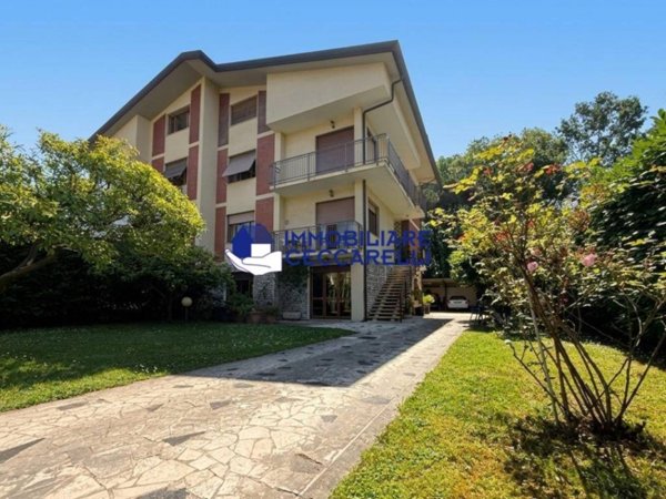 casa indipendente in vendita a Massa in zona Marina dei Ronchi