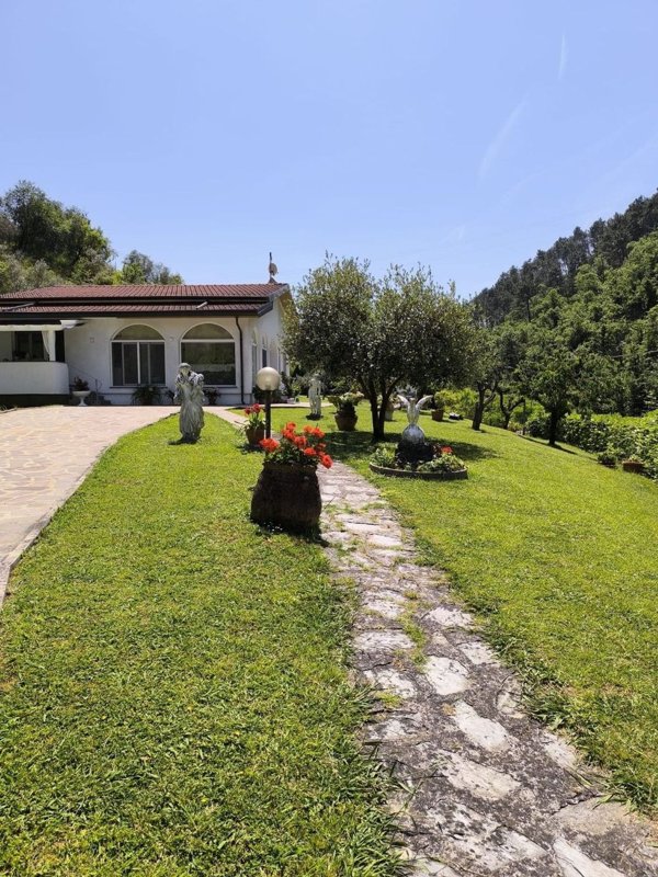casa indipendente in vendita a Massa in zona Mirteto