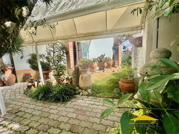 casa indipendente in vendita a Massa in zona Romagnano