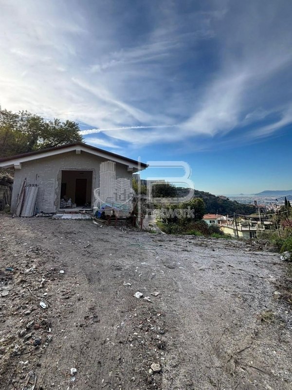 casa indipendente in vendita a Massa