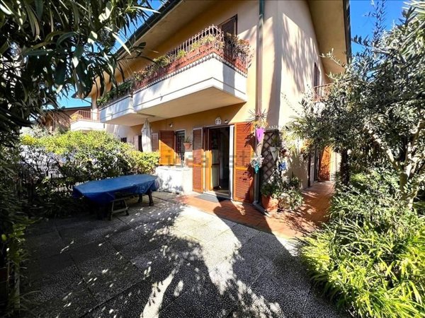 casa indipendente in vendita a Massa in zona Centro Storico