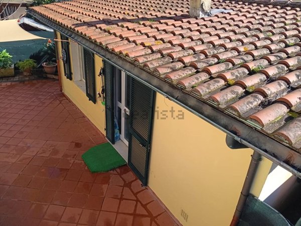 appartamento in vendita a Massa in zona Marina di Massa