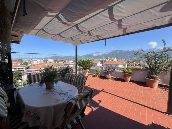 appartamento in vendita a Massa in zona Marina di Massa