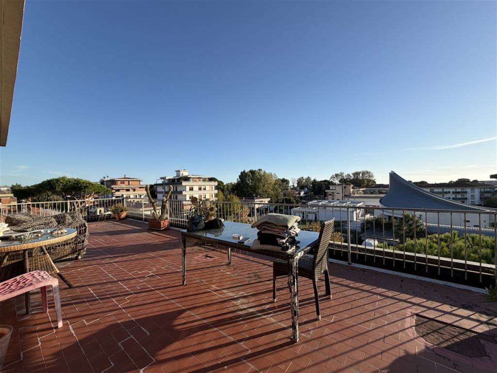 appartamento in vendita a Massa in zona Marina dei Ronchi