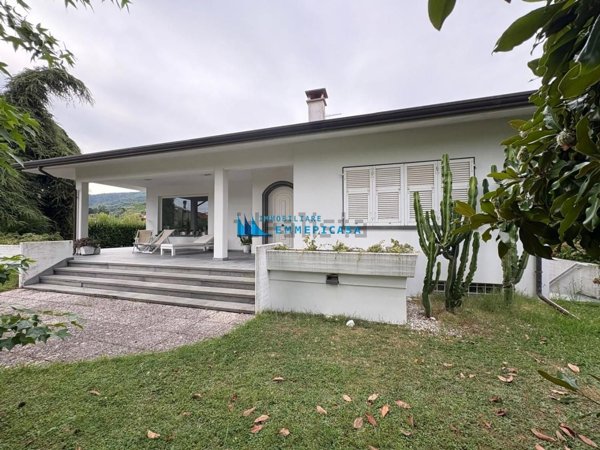 casa indipendente in vendita a Massa in zona Centro Storico