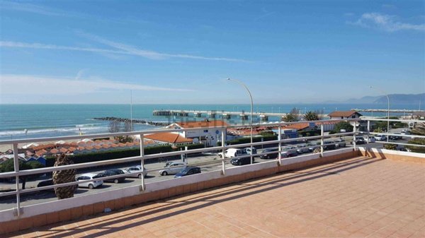 appartamento in vendita a Massa in zona Marina di Massa