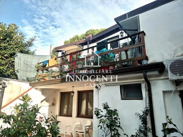 casa semindipendente in vendita a Massa in zona Borgo del Ponte