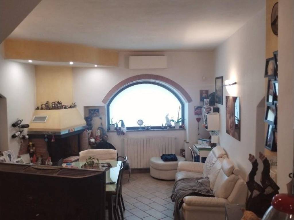 casa indipendente in vendita a Massa in zona Castagnola