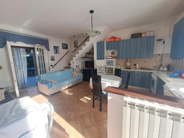 casa indipendente in vendita a Massa in zona Marina di Massa