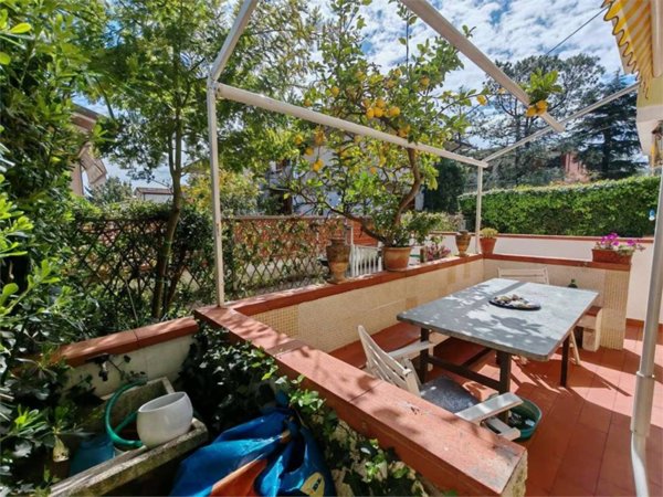 casa indipendente in vendita a Massa in zona Marina di Massa