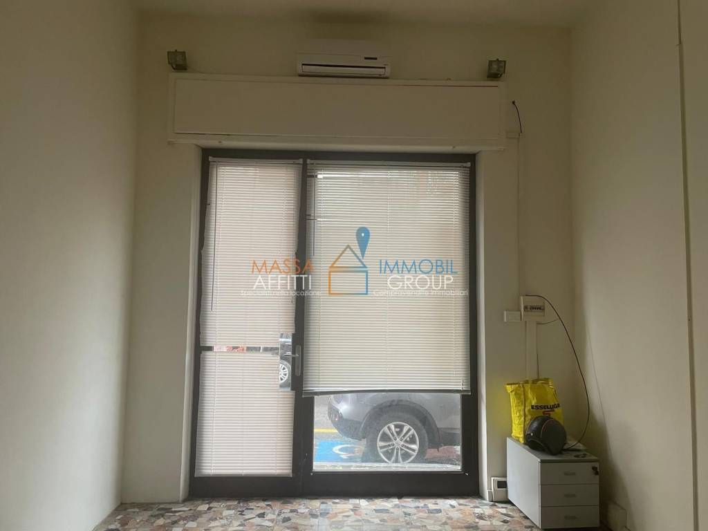 negozio in vendita a Massa in zona Centro Storico
