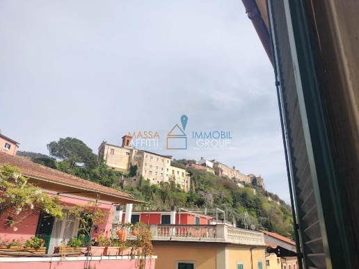 appartamento in vendita a Massa in zona Centro Storico
