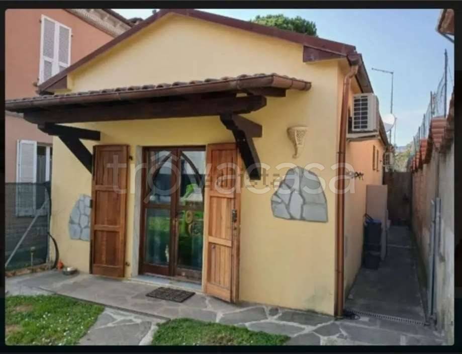appartamento in vendita a Massa in zona Centro Storico