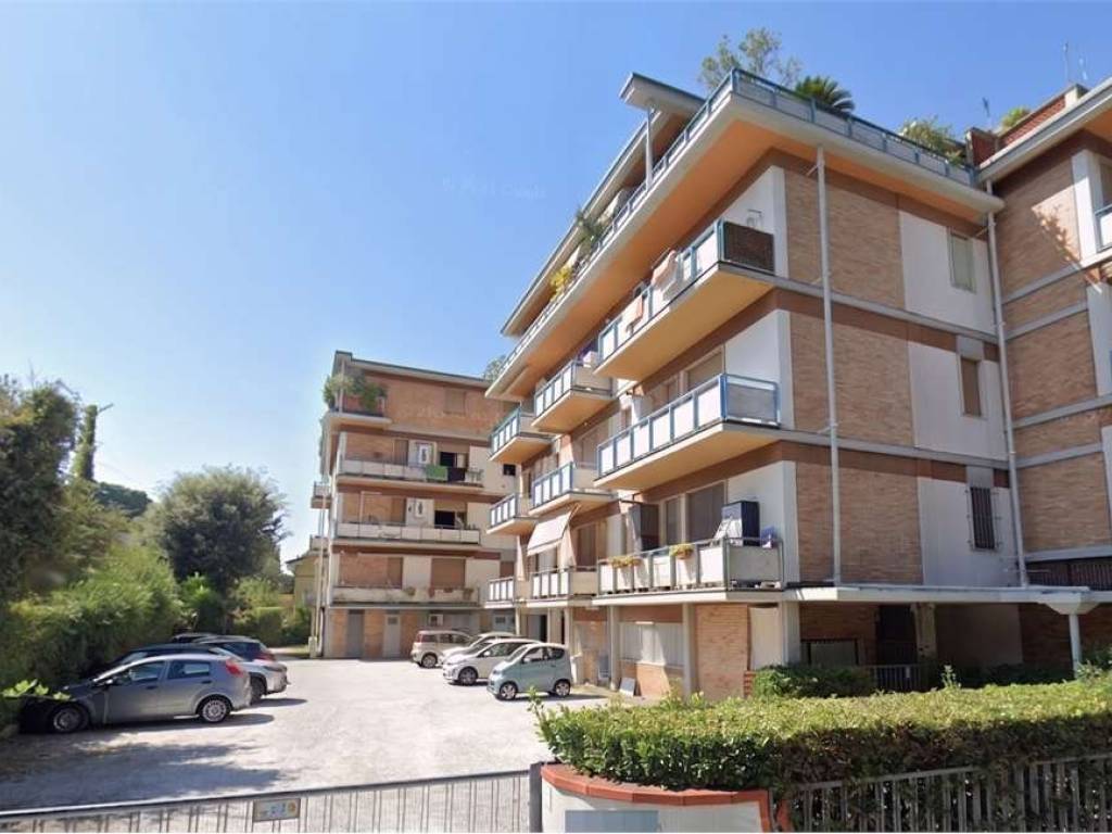 appartamento in vendita a Massa in zona Marina di Massa
