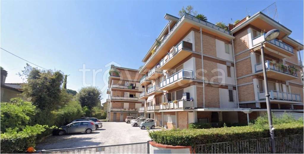 appartamento in vendita a Massa in zona Marina di Massa