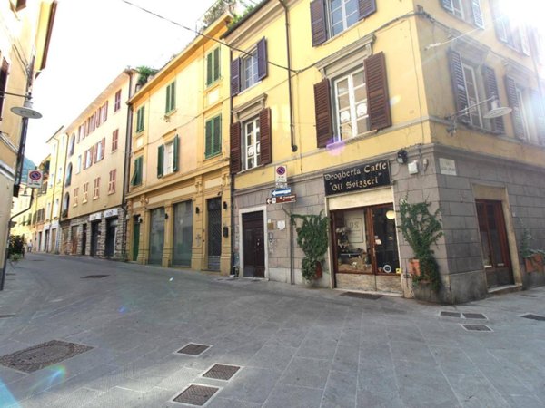 appartamento in vendita a Massa in zona Centro Storico