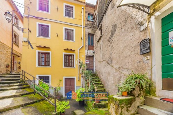 casa indipendente in vendita a Massa in zona Antona
