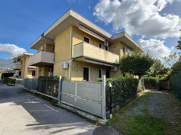 appartamento in vendita a Massa in zona Poveromo