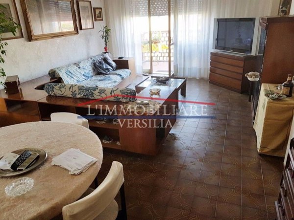 appartamento in vendita a Massa in zona Marina di Massa