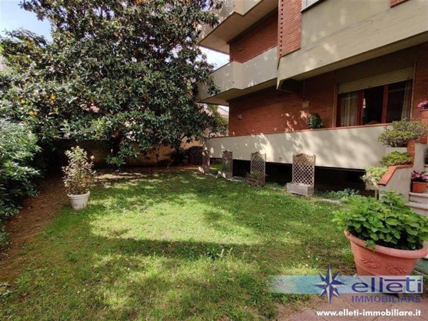 appartamento in vendita a Massa in zona Marina di Massa