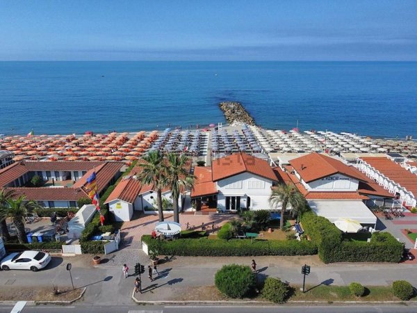 appartamento in vendita a Massa in zona Marina di Massa