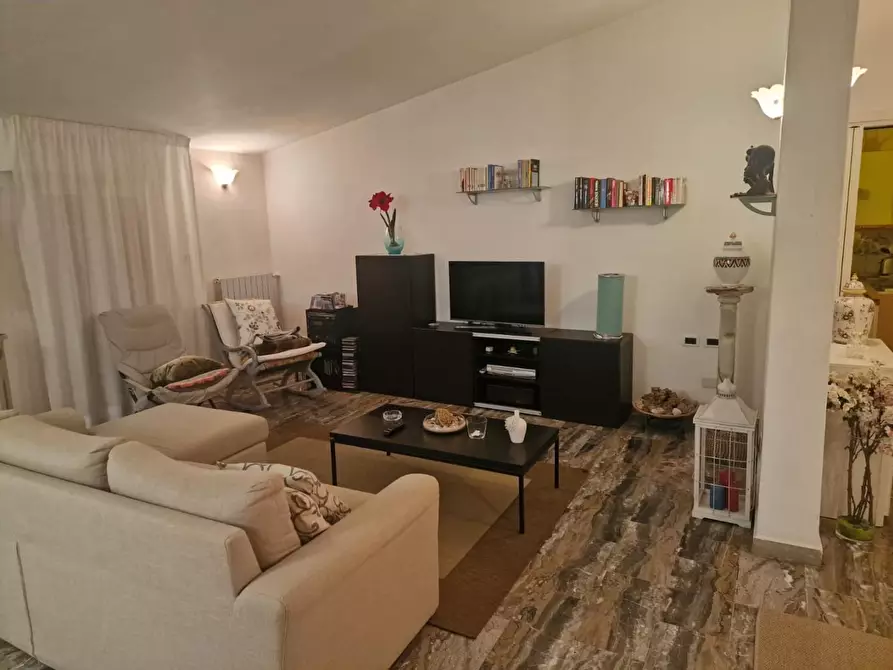 appartamento in vendita a Massa in zona Marina di Massa