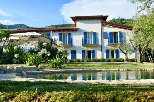 casa indipendente in vendita a Massa in zona Romagnano