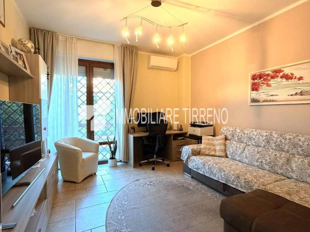 appartamento in vendita a Massa in zona Marina di Massa