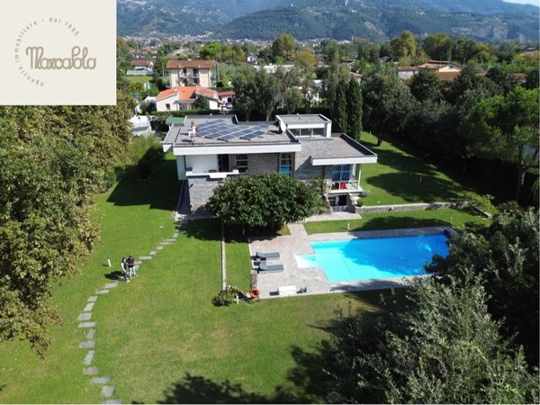 casa indipendente in vendita a Massa in zona Marina dei Ronchi
