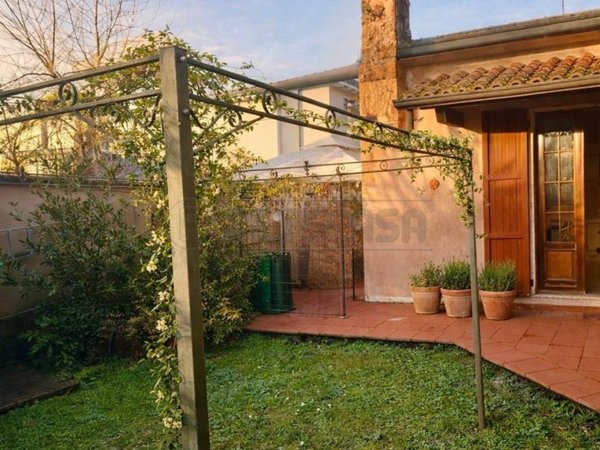 casa indipendente in vendita a Massa in zona Poveromo