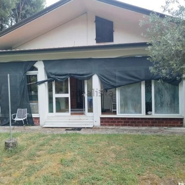 casa indipendente in vendita a Massa