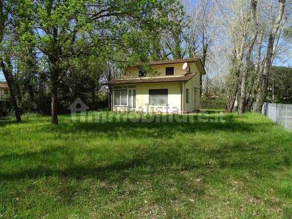 casa indipendente in vendita a Massa in zona Poveromo