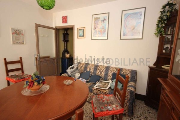 casa semindipendente in vendita a Massa in zona Pariana