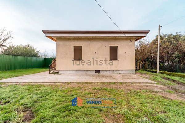 casa indipendente in vendita a Massa in zona Romagnano