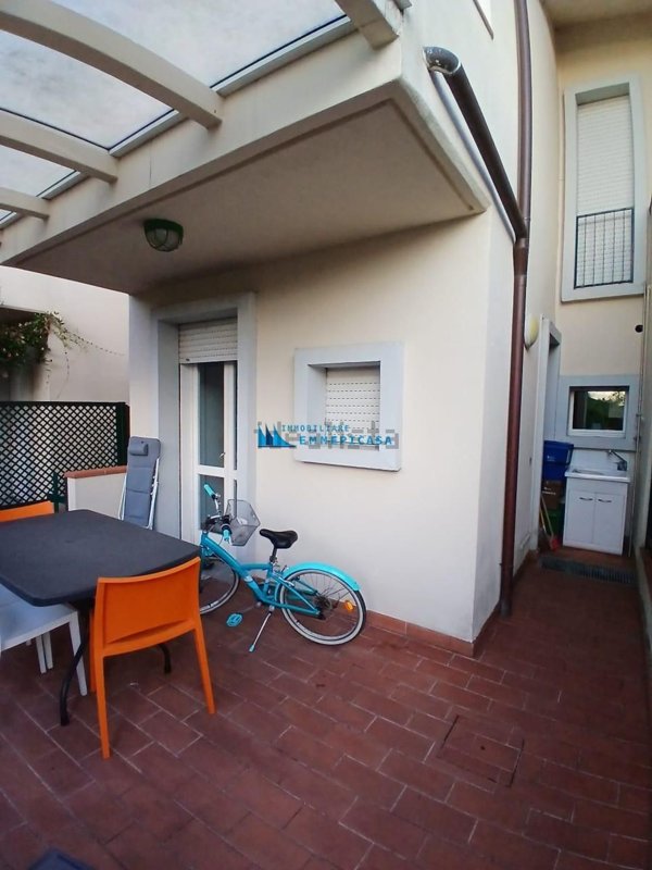 casa indipendente in vendita a Massa in zona Marina dei Ronchi