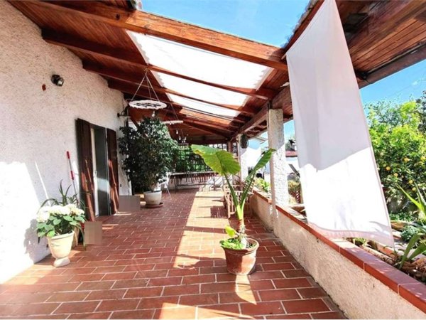 casa indipendente in vendita a Massa