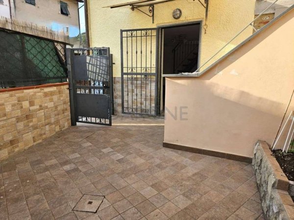 casa indipendente in vendita a Massa in zona Mirteto