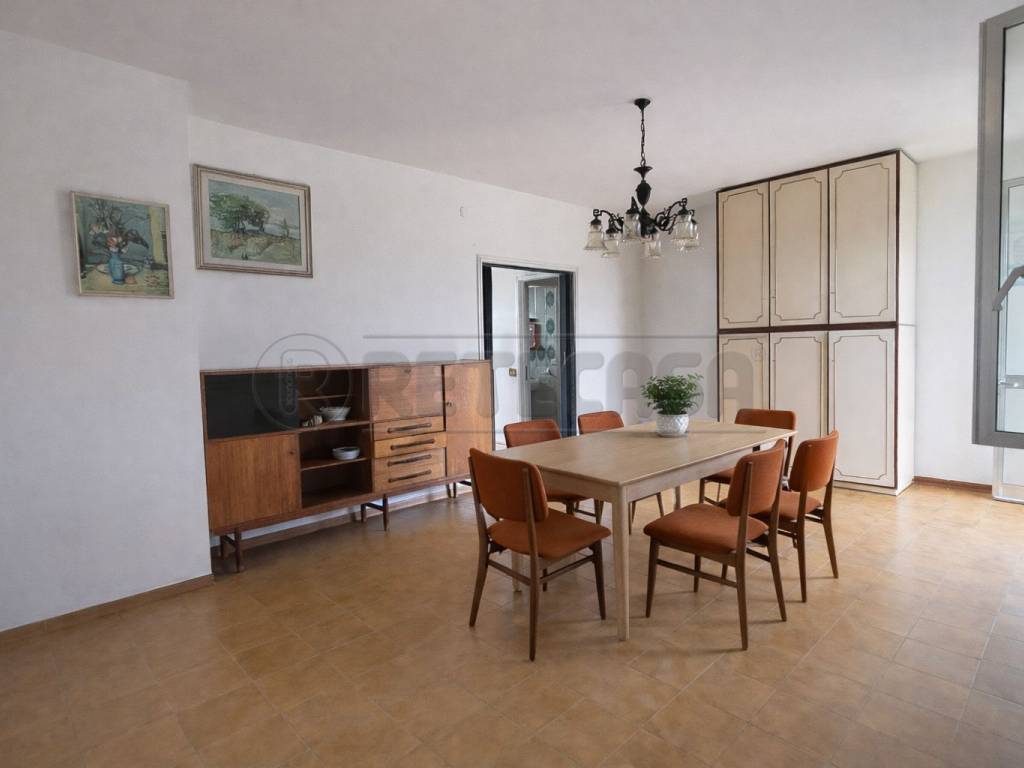 appartamento in vendita a Massa in zona Marina di Massa