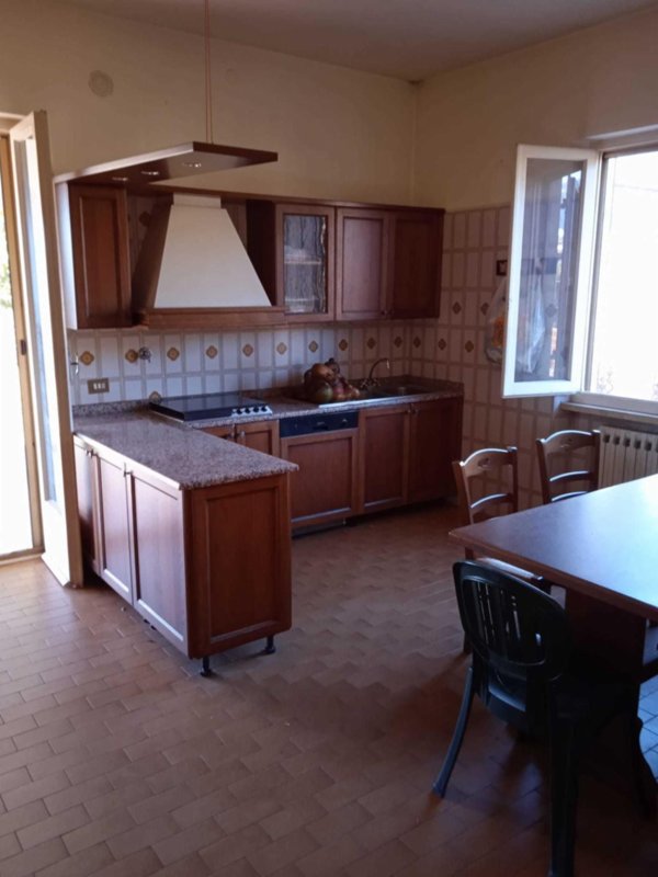 casa indipendente in vendita a Massa in zona Quercioli