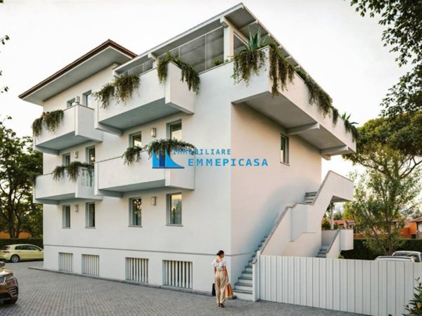 appartamento in vendita a Massa in zona Marina di Massa