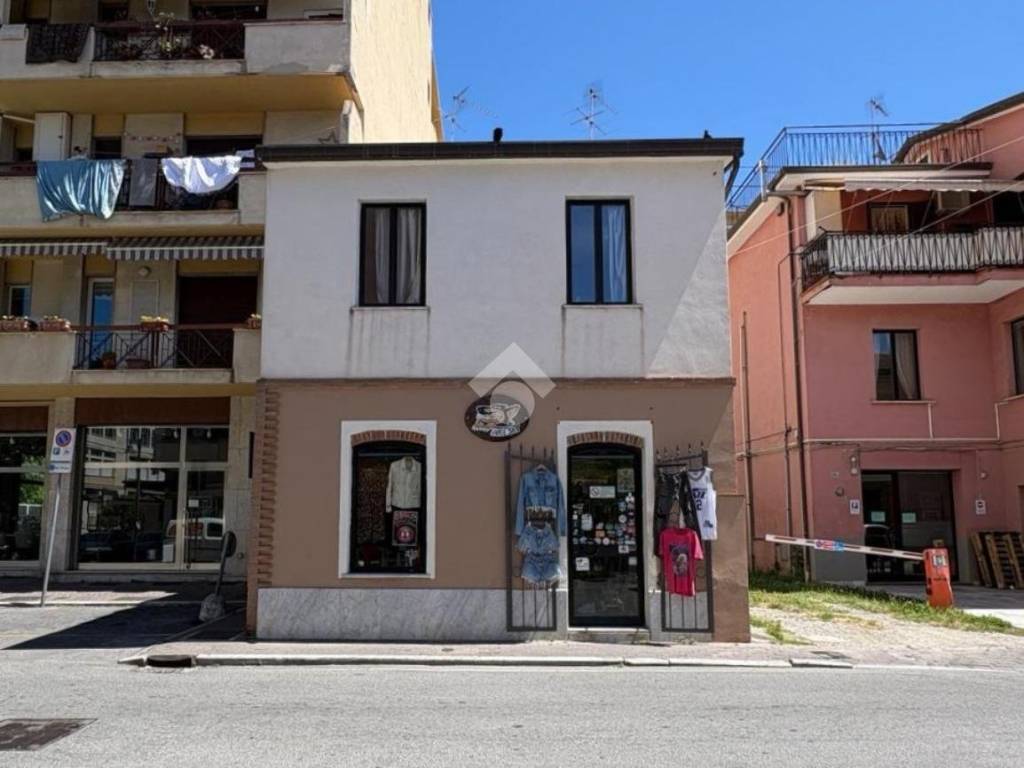 appartamento in vendita a Massa in zona Centro Storico