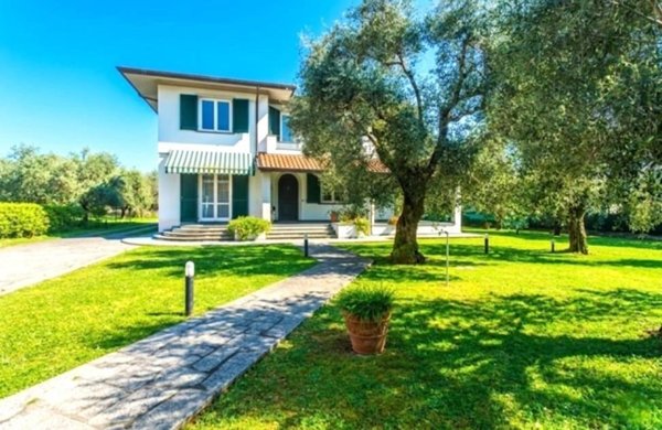 casa indipendente in vendita a Massa