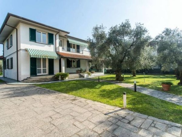 casa indipendente in vendita a Massa in zona Centro Storico