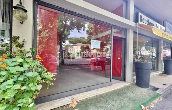 negozio in vendita a Massa in zona Centro Storico