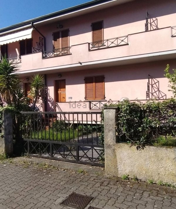 casa indipendente in vendita a Massa in zona Quercioli